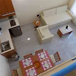 דירה Rhodon House