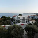 דירה Rhodon House