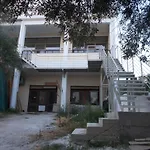 Rhodon House דירה