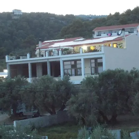 Rhodon House Apartment