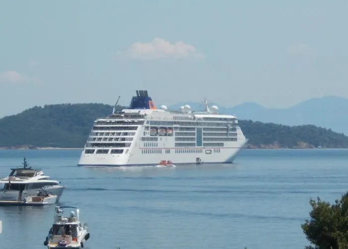 Apartament Rhodon House *